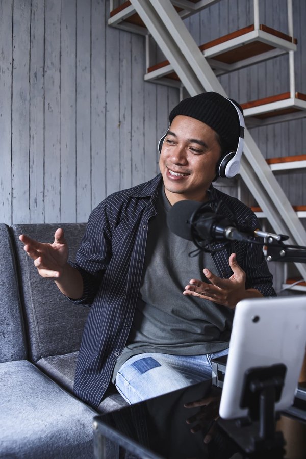 Le podcasting comme outil de content marketing pour les startups en éducation